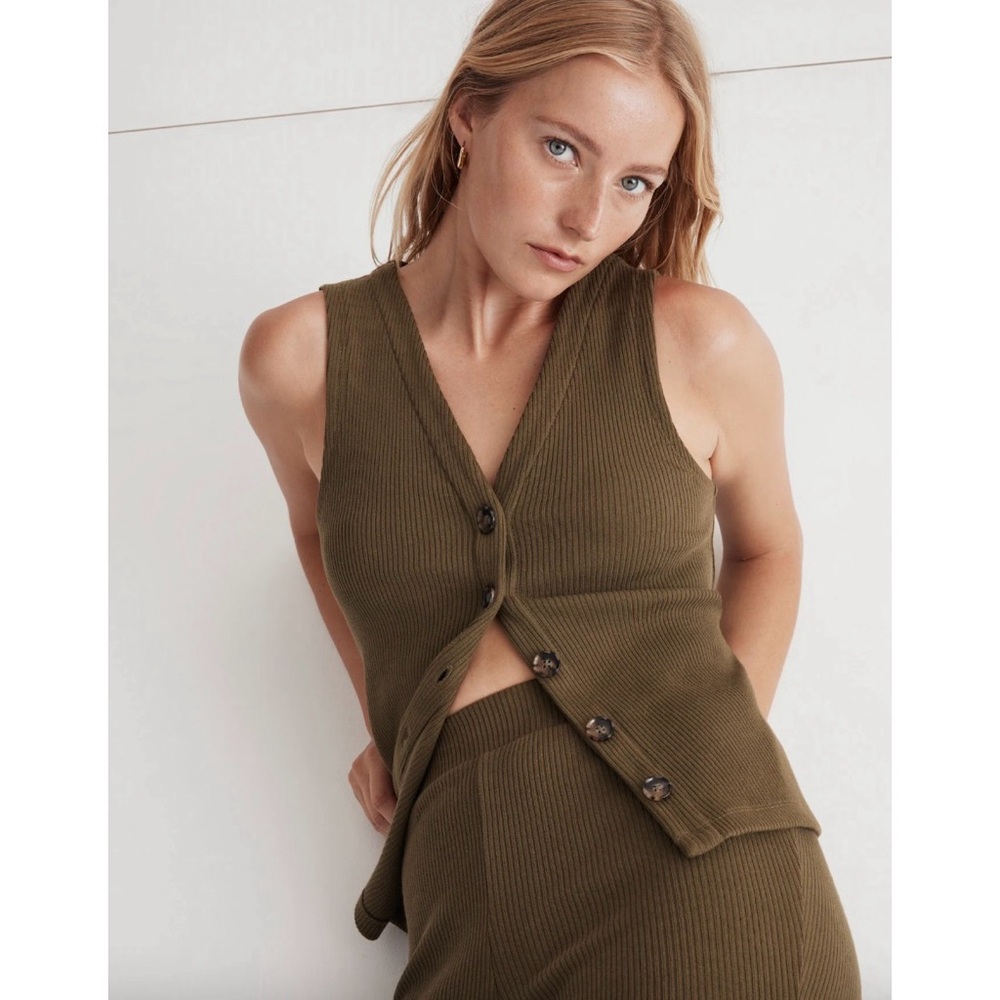 Madewell Ribbed Button-Front Vest in Loden Classic Minimalist, S